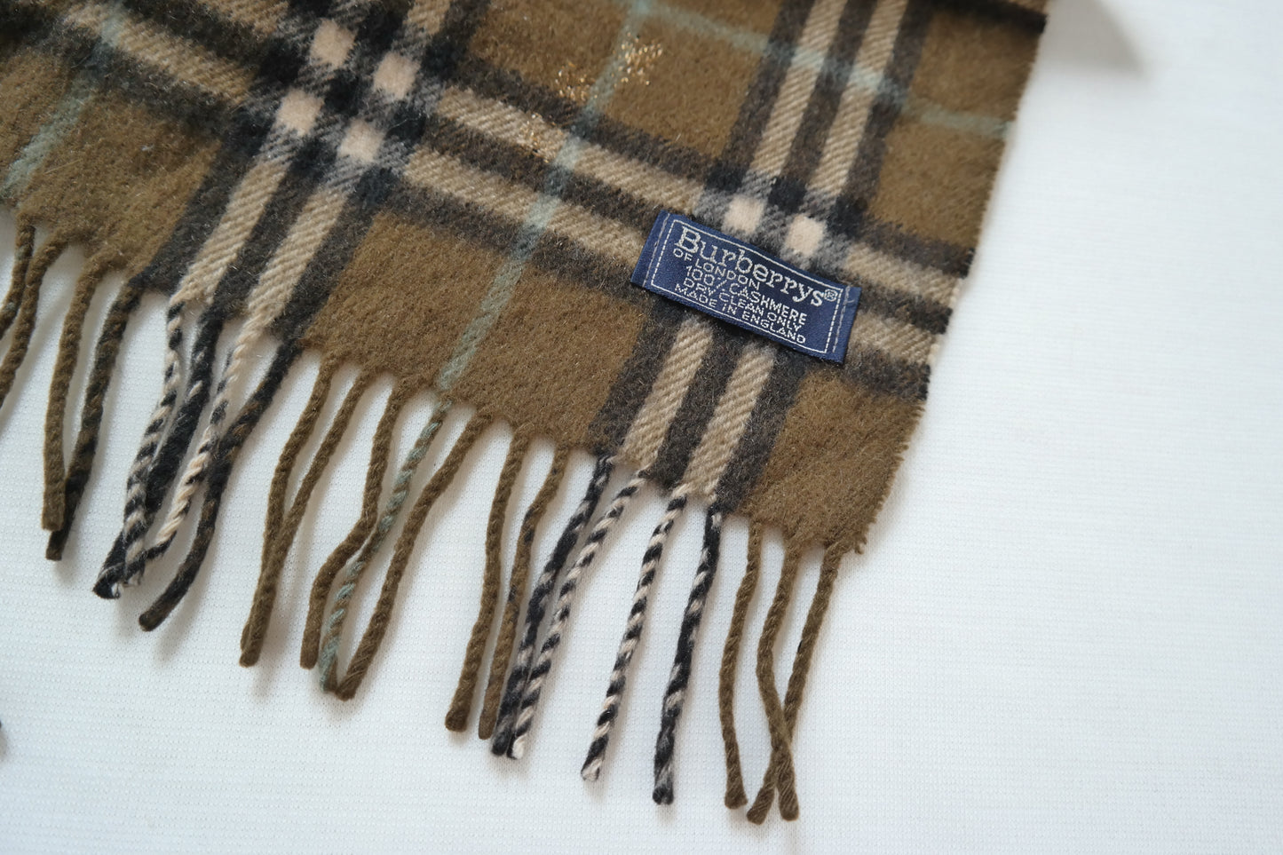 Kaschmir Schal Burberry in Olivgrün mit Tartanmuster und goldenen Reparaturen