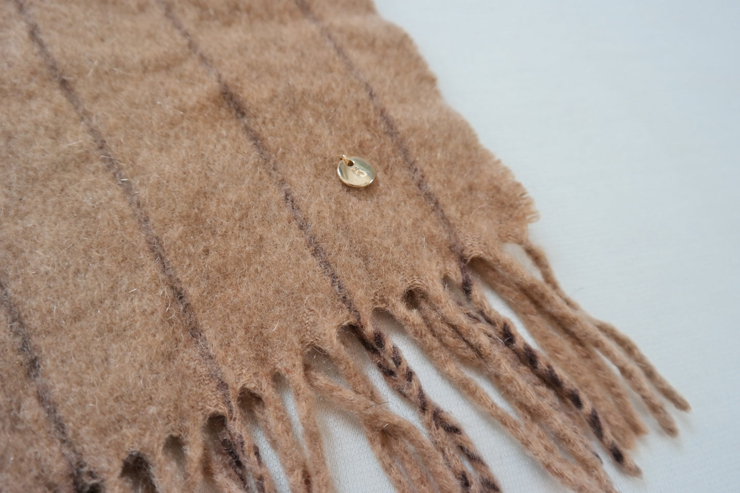 Kaschmir Schal Camel Hellbraun mit Streifen und goldenen Reparaturen