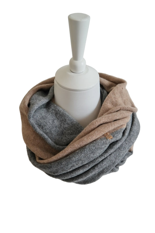 Kaschmir Schal Loop in Beige und Grau mit goldenen Reparaturen