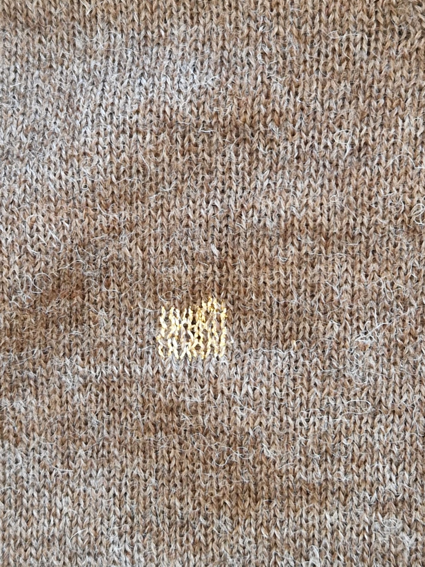 Kaschmir Schal Loop in Beige und Grau mit goldenen Reparaturen