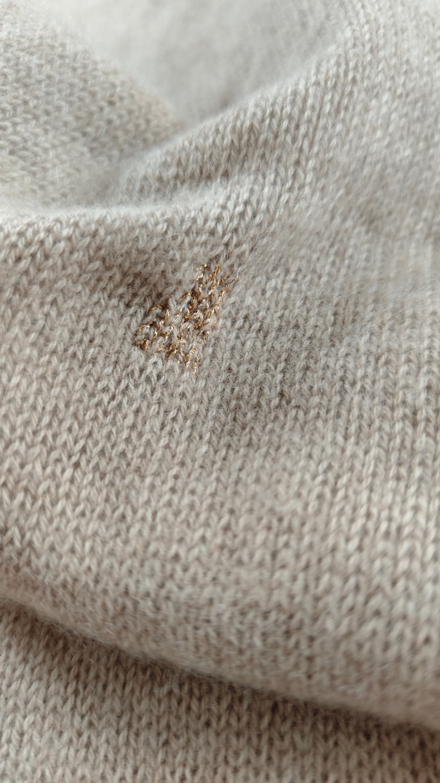 Kaschmir Schal in Beige mit goldenen Reparaturen