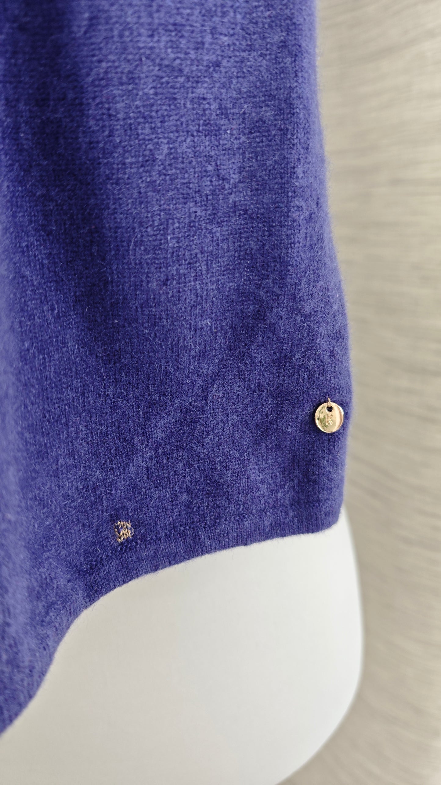 Kaschmir Schal in Lila mit goldenen Reparaturen