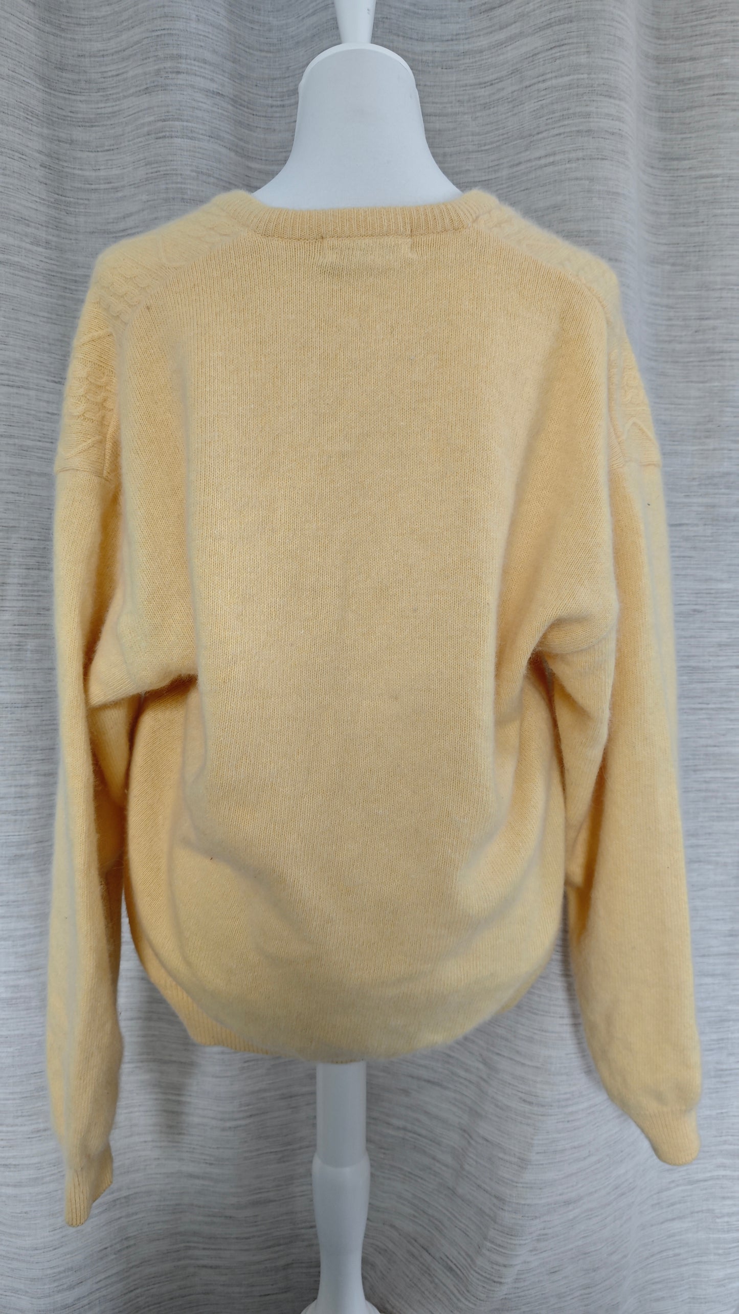Pullover in Buttergelb mit V-Ausschnitt und Zopfmuster XL (B-Ware)