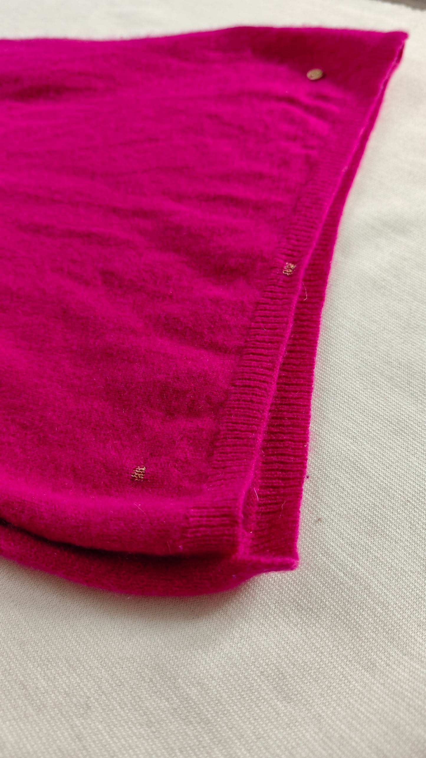 Kaschmir Schal in Pink mit goldenen Reparaturen